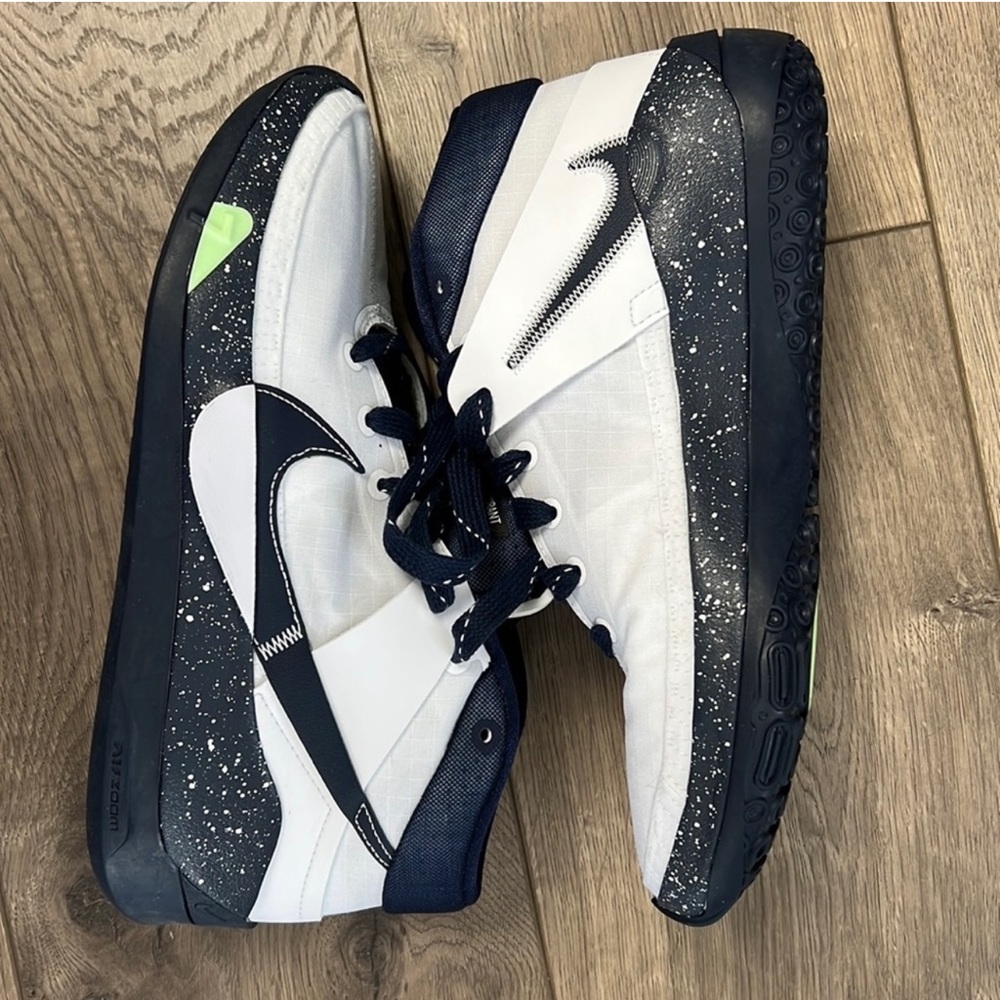 NIKE - Kevin Durant - Female basketball shoes/Size: 8